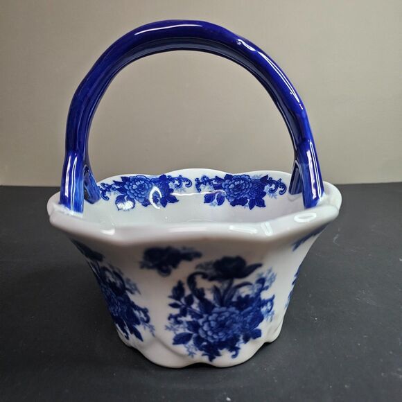 Vtg Blue and White Ceramic Basket with Handle Country Cottagecore 7" - Picture 1 of 8